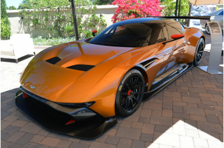 01-aston-martin-vulcan-monterey-1-500x333