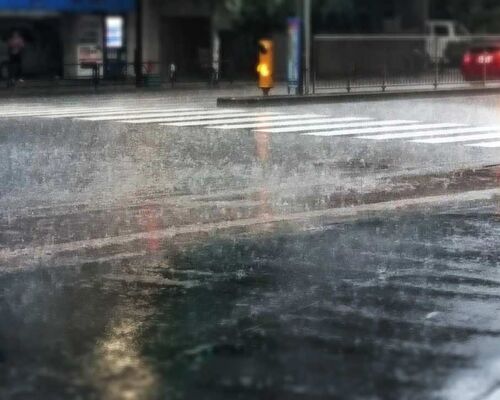 梅雨路面　4381247_m