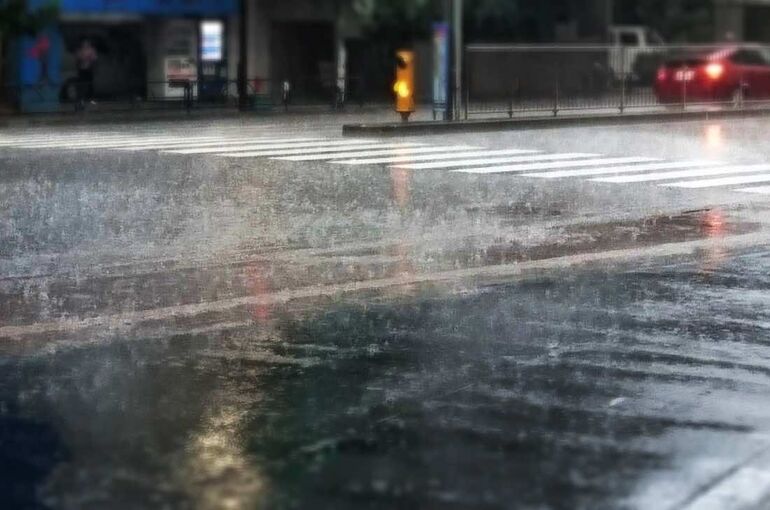 梅雨路面　4381247_m