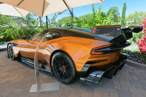 02-aston-martin-vulcan-monterey-1